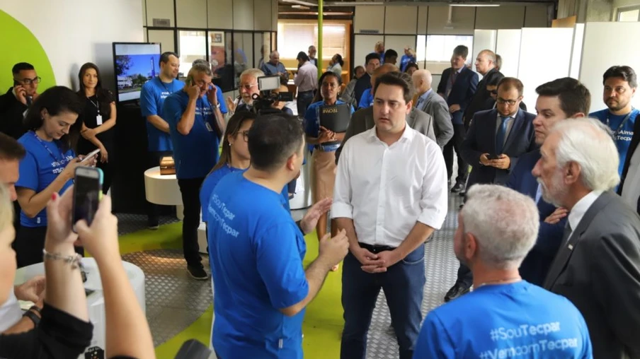 O governador Carlos Massa Ratinho Junior empossa a nova diretoria do Instituto de Tecnologia do Paraná (Tecpar). Tomam posse como diretor-presidente do Tecpar, Fabio Cammarota; diretora comercial, Danielle Portela; o diretor de Desenvolvimento Tecnológico e Inovação, Rafael Rodrigues; e diretor de Administração e Finanças, Arnaldo da Fonseca. Foto: José Fernando Ogura/ANPr