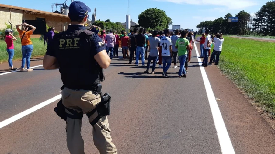 Indígenas fazem manifestação na BR-277 em São Miguel do Iguaçu