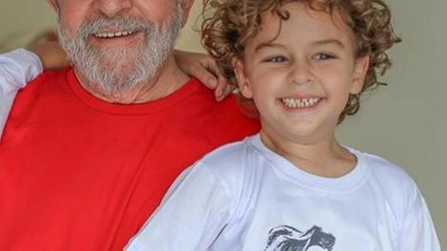 Lula sai da prisão para ir ao velório do neto
