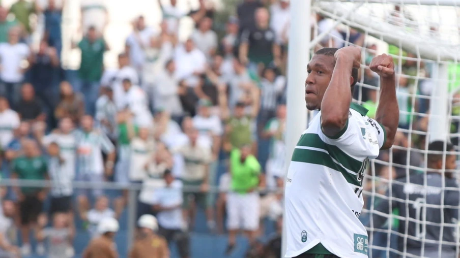 Coritiba e Londrina duelam no Couto Pereira