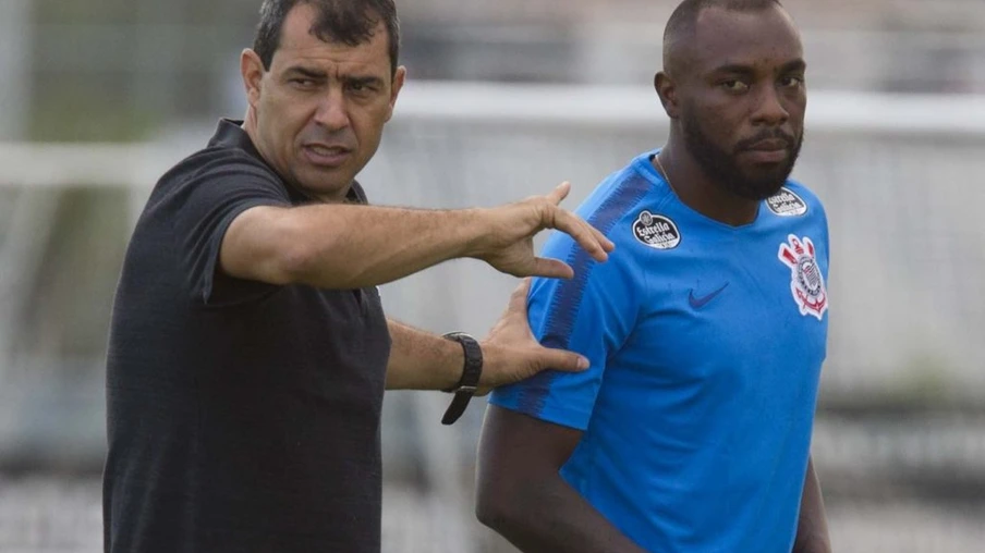 Fábio Carille não conta apenas com o zagueiro Manoel nesta noite - Corinthians