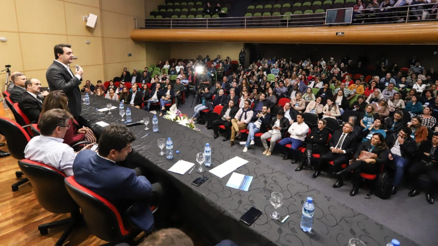 O governador Carlos Massa Ratinho Junior participa da abertura do XXXV Congresso Estadual de Secretários Municipais de Saúde do Paraná, no Centro Universitário da Fundação Assis Gurgacz (FAG)  em Cascavel nesta quinta-feira (23).   Cascavel, 23/05/2019 -  Foto: Rodrigo Félix Leal/ANPr