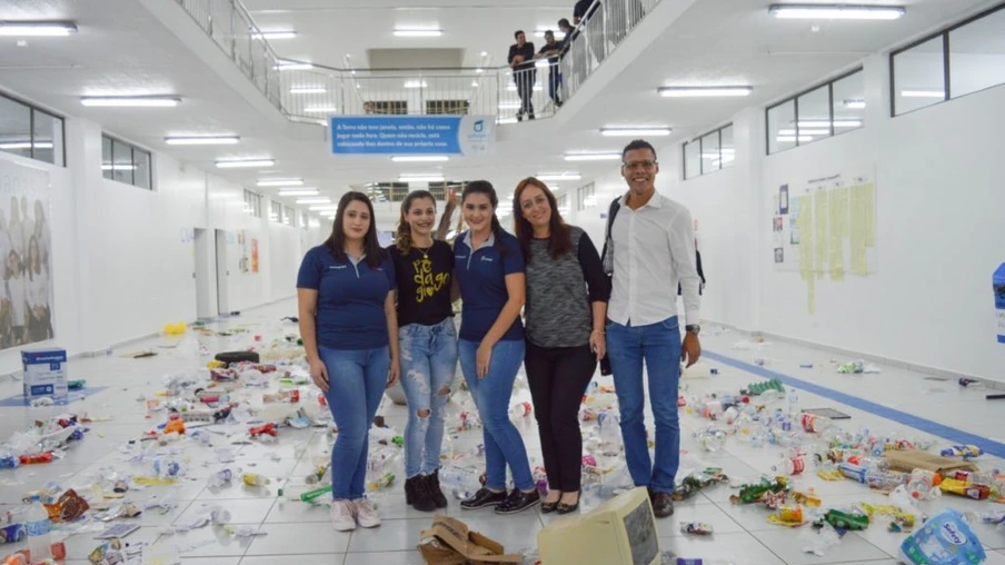 Acadêmicas de Pedagogia fazem conscientização ambiental na Univel