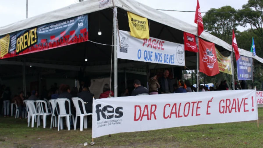 Professores decidem nesta quarta-feira se aderem à greve no noroeste