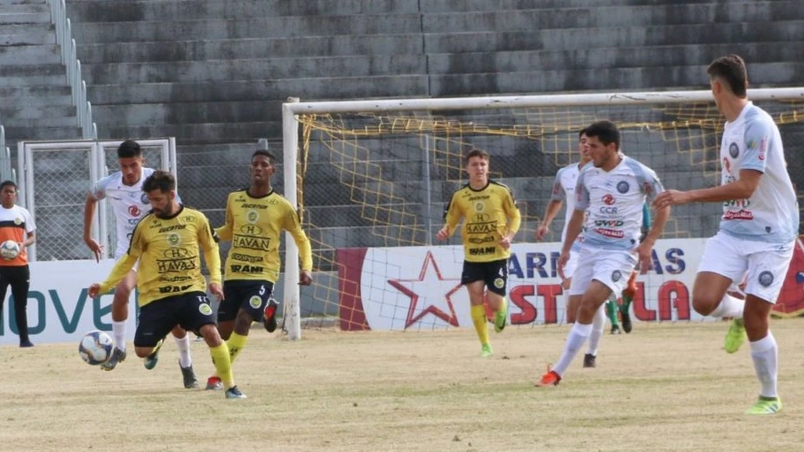 Sub-19 do FCC vê as chances diminuírem