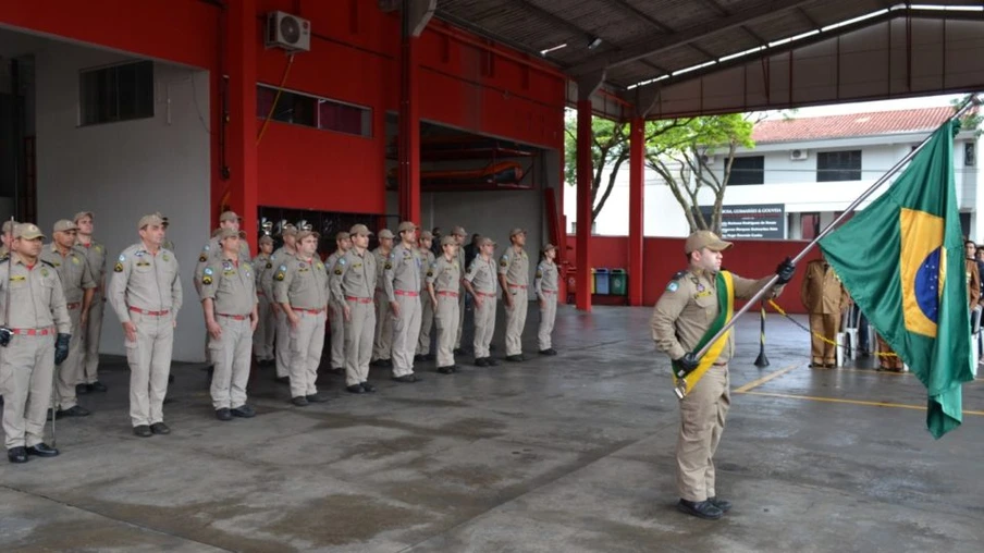 Dia do Bombeiro é comemorado com homenagens em Umuarama