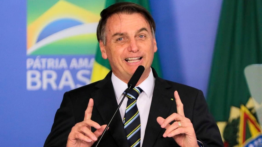 Bolsonaro sanciona projeto que amplia posse de arma em área rural
