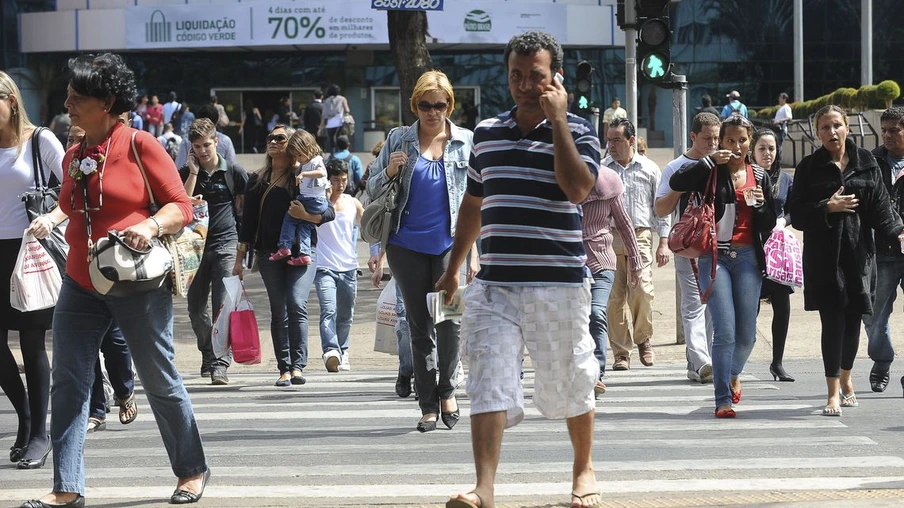 Taxa de desemprego no Brasil cai para 11,8% em julho, diz IBGE