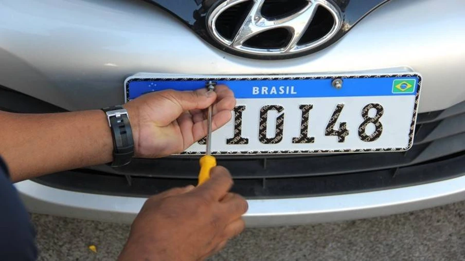 Detran reduz taxa de gravame e adota mudanças para placas do Mercosul