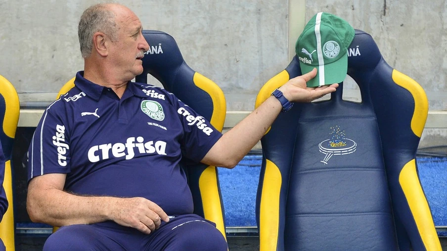 Flamengo é líder e Palmeiras vive crise