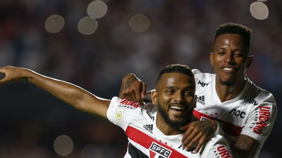 São Paulo vence Majestoso em Morumbi lotado e encosta no Corinthians