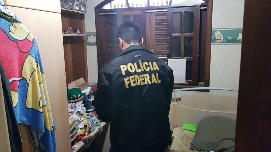 Polícia Federal prende suspeito de produzir e divulgar pornografia infantil na internet