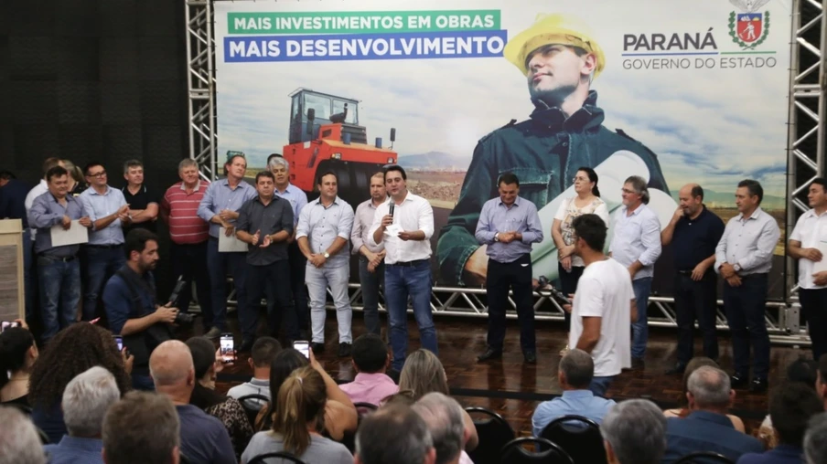  O governador Carlos Massa Ratinho Junior em Céu Azul, onde recebeu os prefeitos e autorizou as licitações e homologações dos projetos