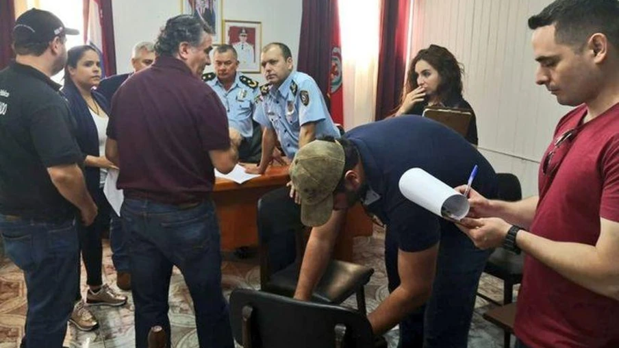 Promotores na delegacia de Pedro Juan Caballero, uma das seis cidades onde foram presos policiais. Foto: Promotoria 