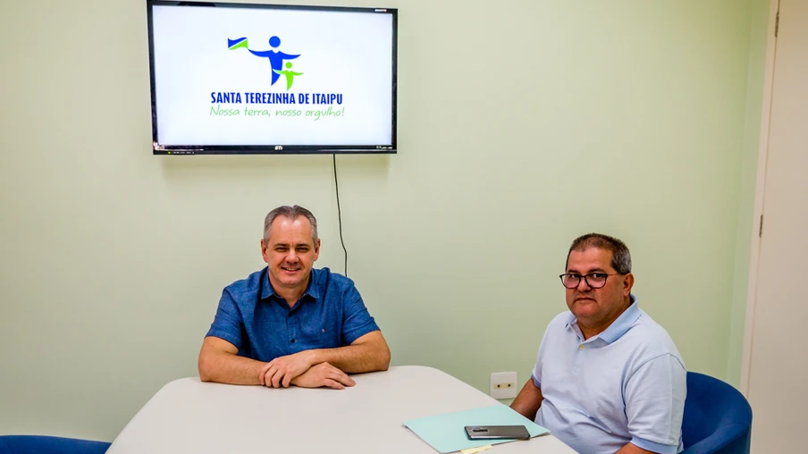 Reunião entre prefeito Cláudio e o gerente da Sanepar, Renato Bueno, assegura 100% de rede de água potável para as famílias da zona rural de Santa Terezinha - Foto: DC STI