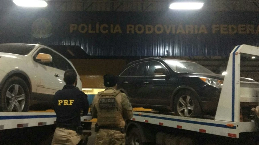 PRF recupera três carros do mesmo modelo no Paraná