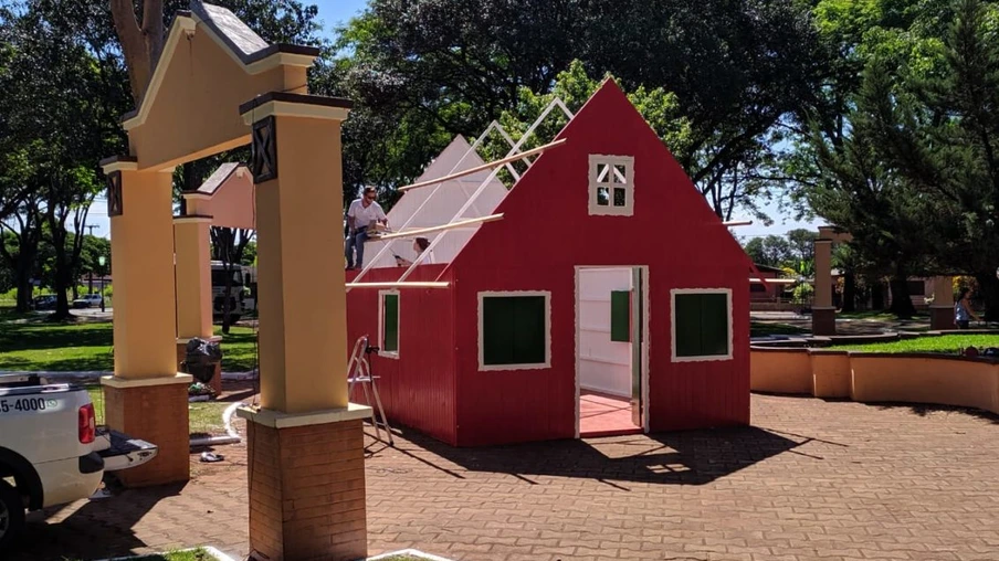 Decoração natalina começa a tomar forma em Marechal Rondon