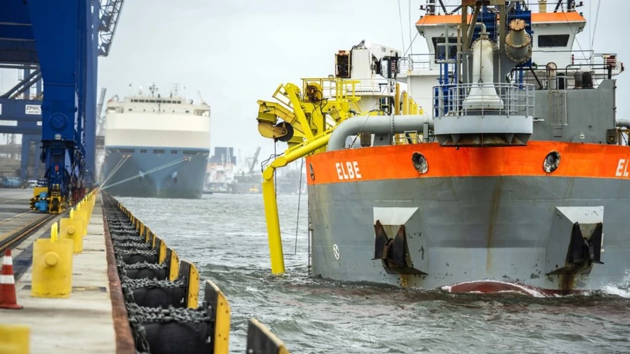 Começa a dragagem nos berços do Porto de Paranaguá