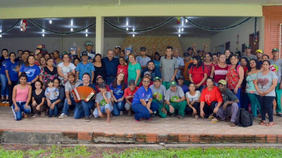 Equipe da Univel organiza confraternização de Natal para membros da Cootacar