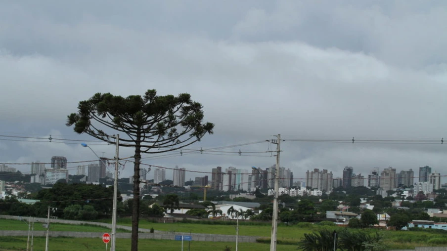 Semana começa com temperaturas mais agradáveis e chuva em algumas regiões