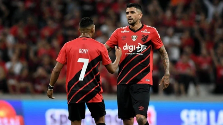 Lucho Gonzáles é um dos destaques da equipe titular - Foto:CAP