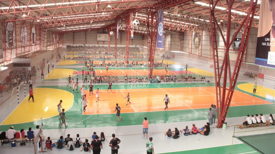 Competição ocorre simultaneamente em diversas quadras do Complexo Esportivo
Crédito: Divulgação

