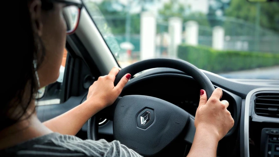 Mulheres no trânsito: Levantamento destaca que apenas 18% estão envolvidas em acidentes fatais