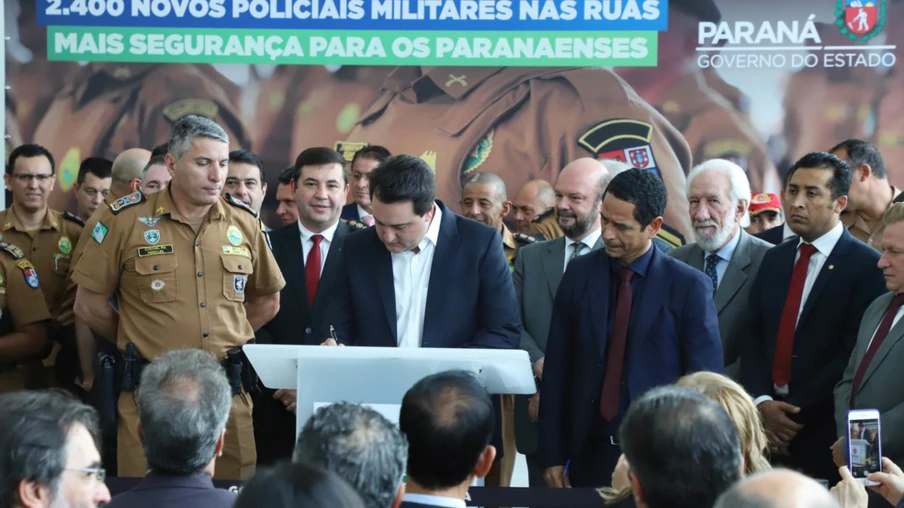 Governo inicia concurso para contratar 2.400 militares