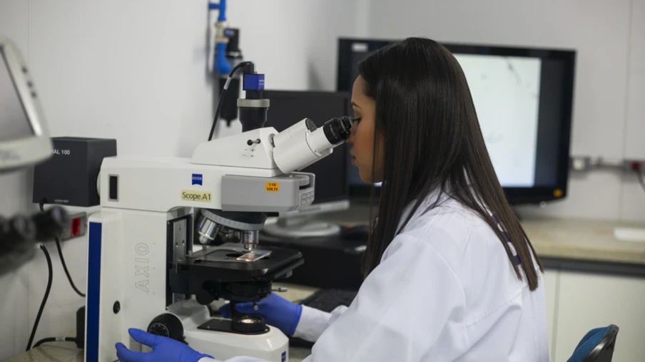 Empresas paranaenses receberão apoio para acelerar projetos de diagnóstico, combate e tratamento do novo coronavírus - Foto: Gelson Bampi/Sistema Fiep