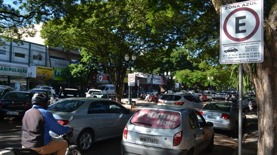 Lojas abertas. Decisão sobre o fechamento sairá na semana que antecede o Dia das Mães, segunda data mais esperada pelos comerciantes no ano - Foto: Alex Miranda