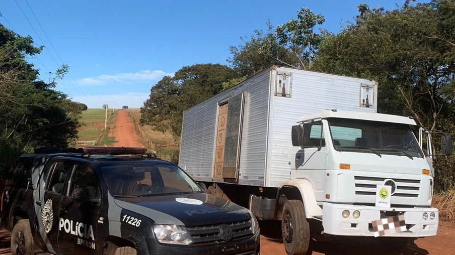 BPFRON na Operação HÓRUS apreende caminhão carregado de cigarro em Terra Roxa