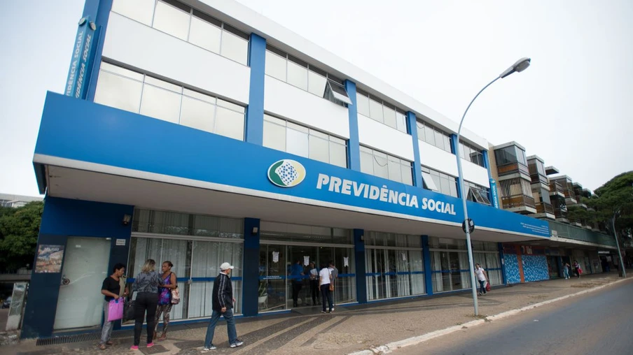 Servidores do Instituto Nacional do Seguro Social (INSS) entraram em greve por tempo indeterminado. Eles reivindicam reajuste salarial de 27,5% e melhores condições de trabalho (Marcelo Camargo/Agência Brasil)