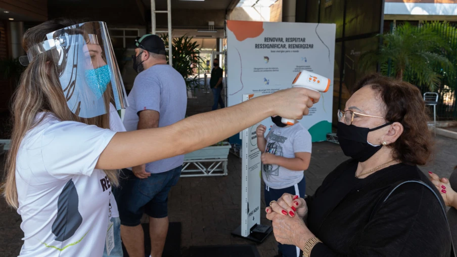 Primeiros visitantes de Itaipu, na retomada do turismo, elogiam segurança e querem voltar