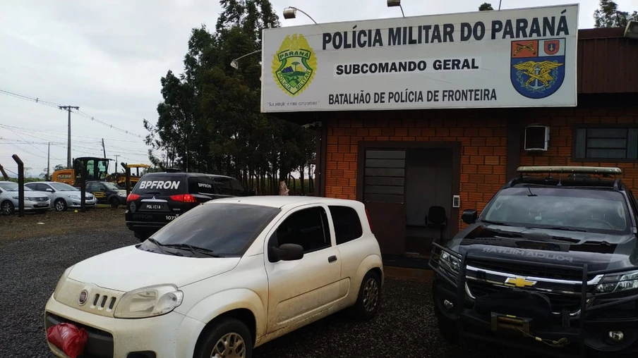 Polícia Militar através da Operação Hórus apreende oito caixas de cigarros contrabandeados