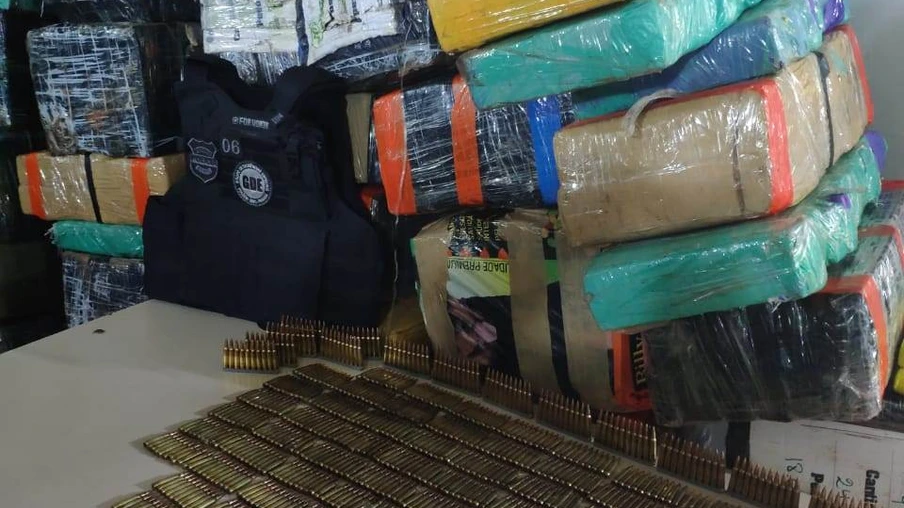 Polícia apreende uma tonelada de maconha e munições de fuzil em Umuarama
