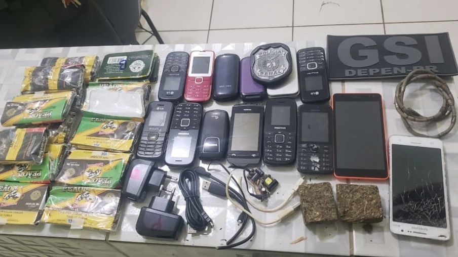 Agentes penitenciários impedem que 26 celulares sejam entregues a presos de Cascavel