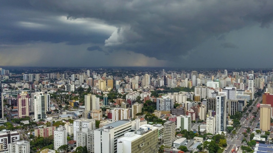 Defesa Civil emite alerta de temporal para a região oeste