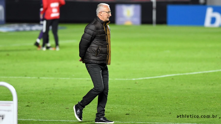 Dorival Junior é o quarto técnico demitido no Brasileirão.