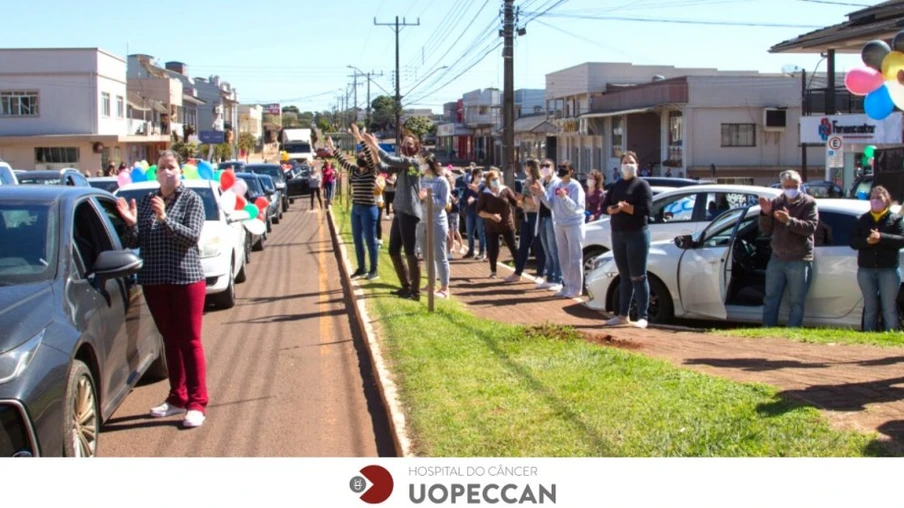 Moradora de Três Barras arrecada 220 brinquedos para a Uopeccan em carreata de aniversário