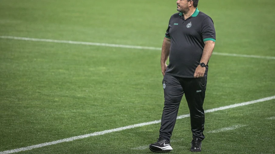 Coritiba demite técnico Barroca após quarta derrota consecutiva