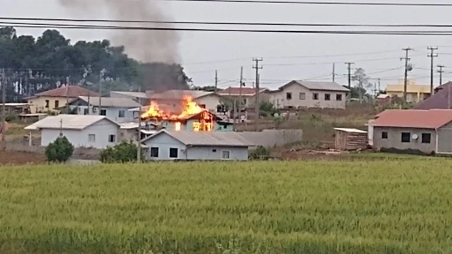 Fogo destrói residência em Nova Prata do Iguaçu