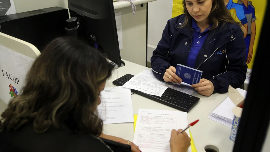 Paraná tem 2.407 vagas ofertadas na semana pelas Agências do Trabalhador