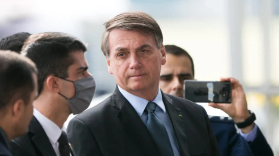 Bolsonaro volta a defender indicado para STF: “É igual escalar a seleção”