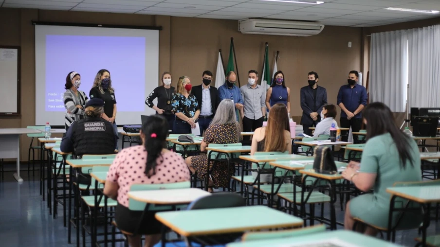 Outubro Rosa: projeto de extensão da Unioeste leva mulheres para realizar mamografia no HUOP