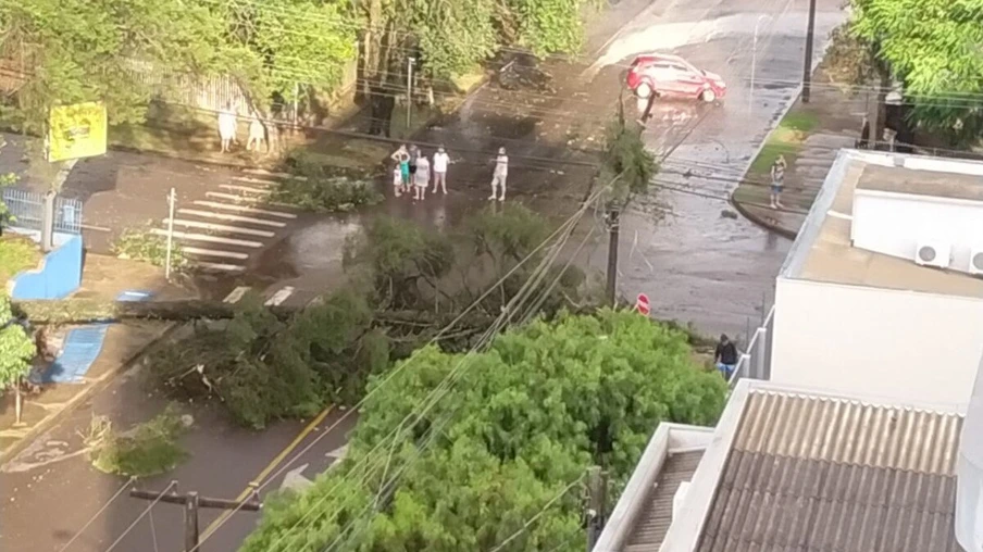 Temporal e queda de energia ainda podem afetar o abastecimento em Cascavel