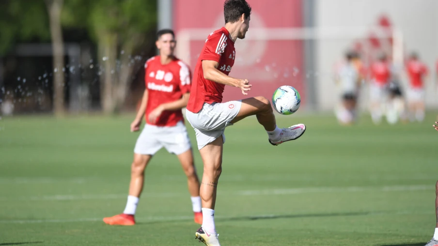 Internacional joga de olho no líder   