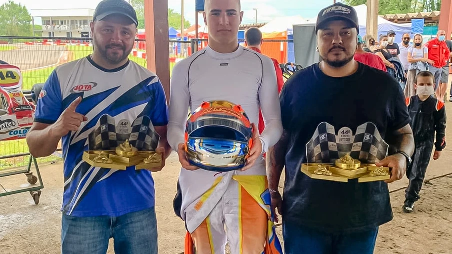 Bortoluzzi comemora o bi no Catarinense de Kart