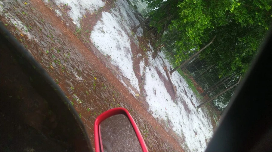 No oeste: Moradores registram chuva de granizo e vendaval