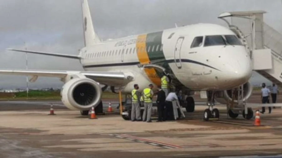 Comitiva presidencial de segurança desembarca no Aeroporto Municipal de Cascavel