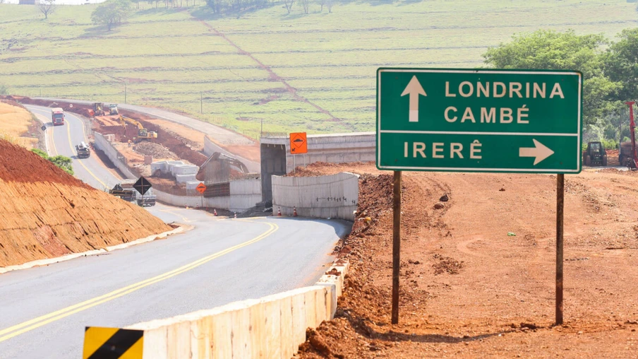 Obras na  PR-445  no trecho de 15,8 quilômetros entre Londrina e o distrito de Irerê tem previsão de entrega para dezembro. 17/09/2020 - Foto: Geraldo Bubniak/AEN